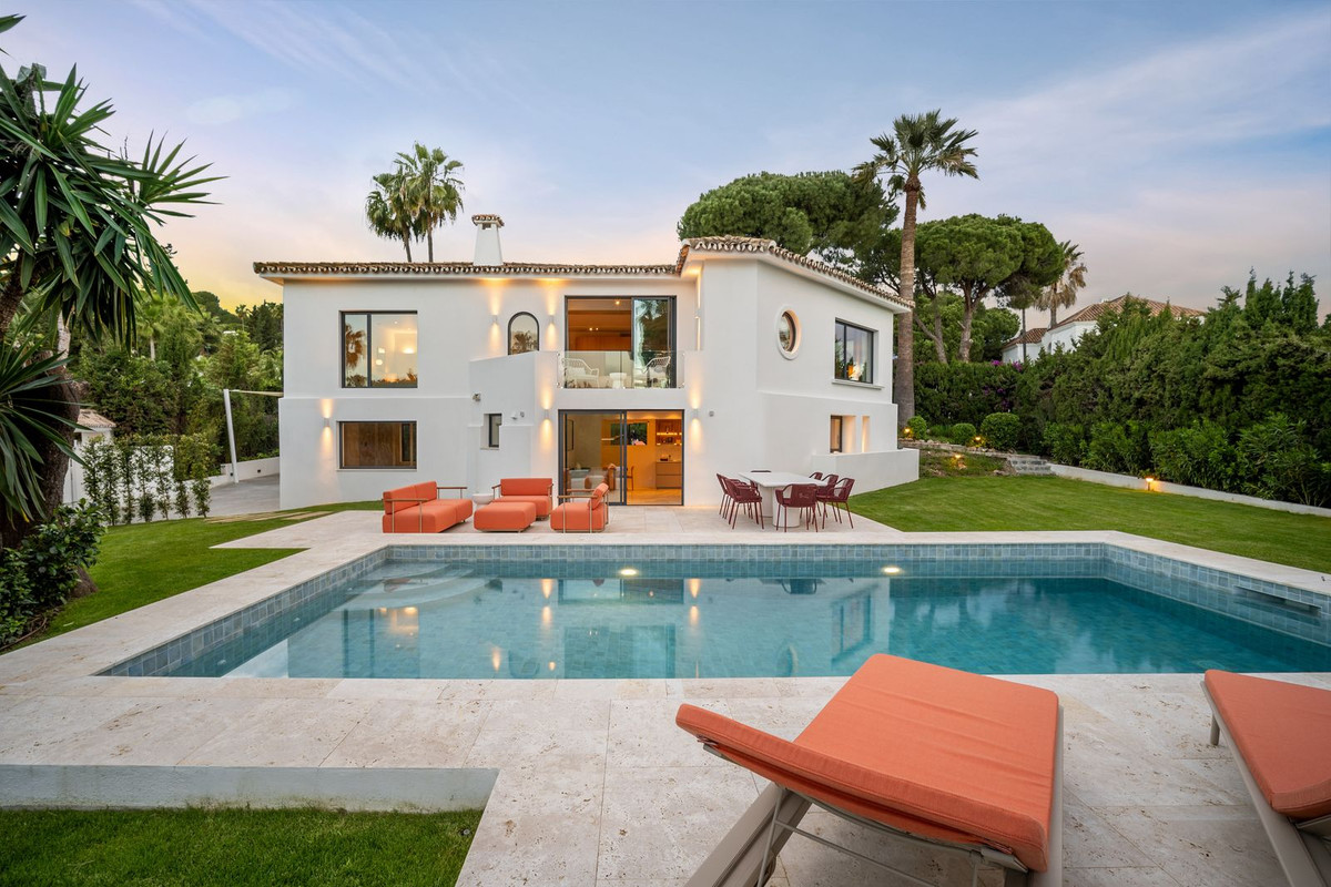 Villa for sale in Nueva Andalucía, Málaga, Spain