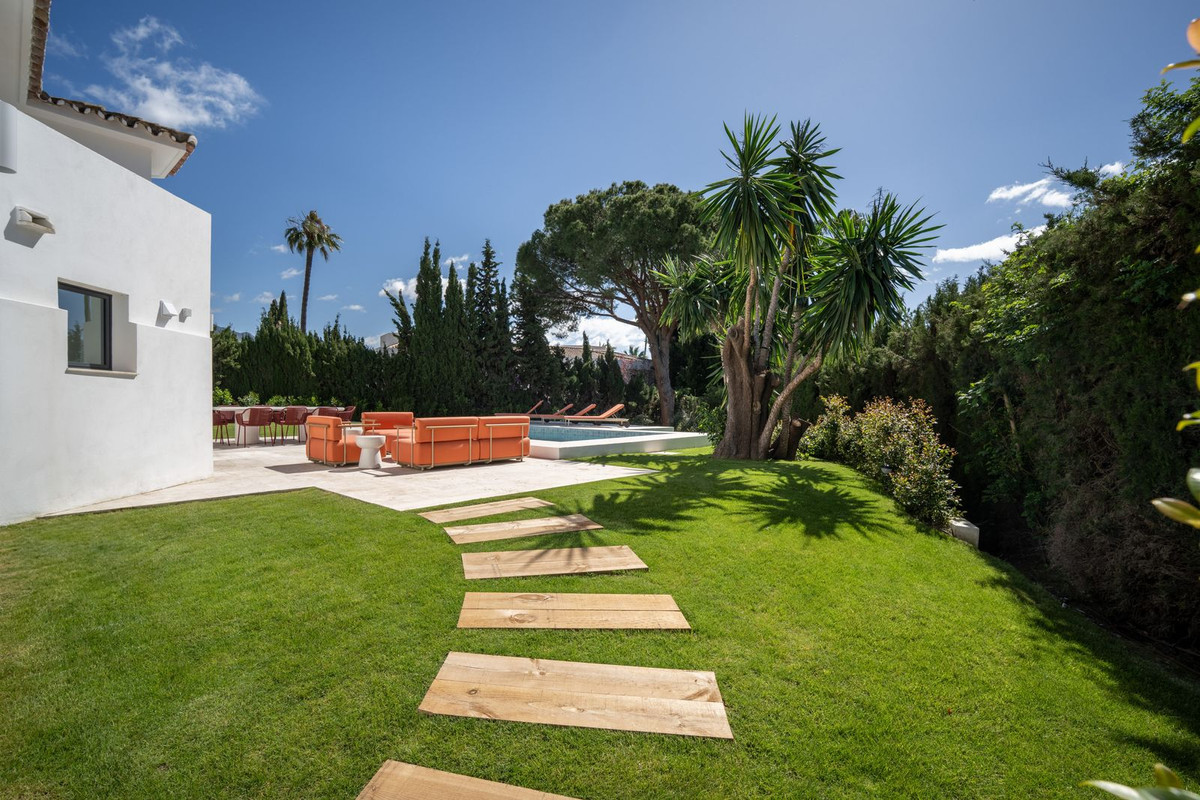 Villa for sale in Nueva Andalucía, Málaga, Spain