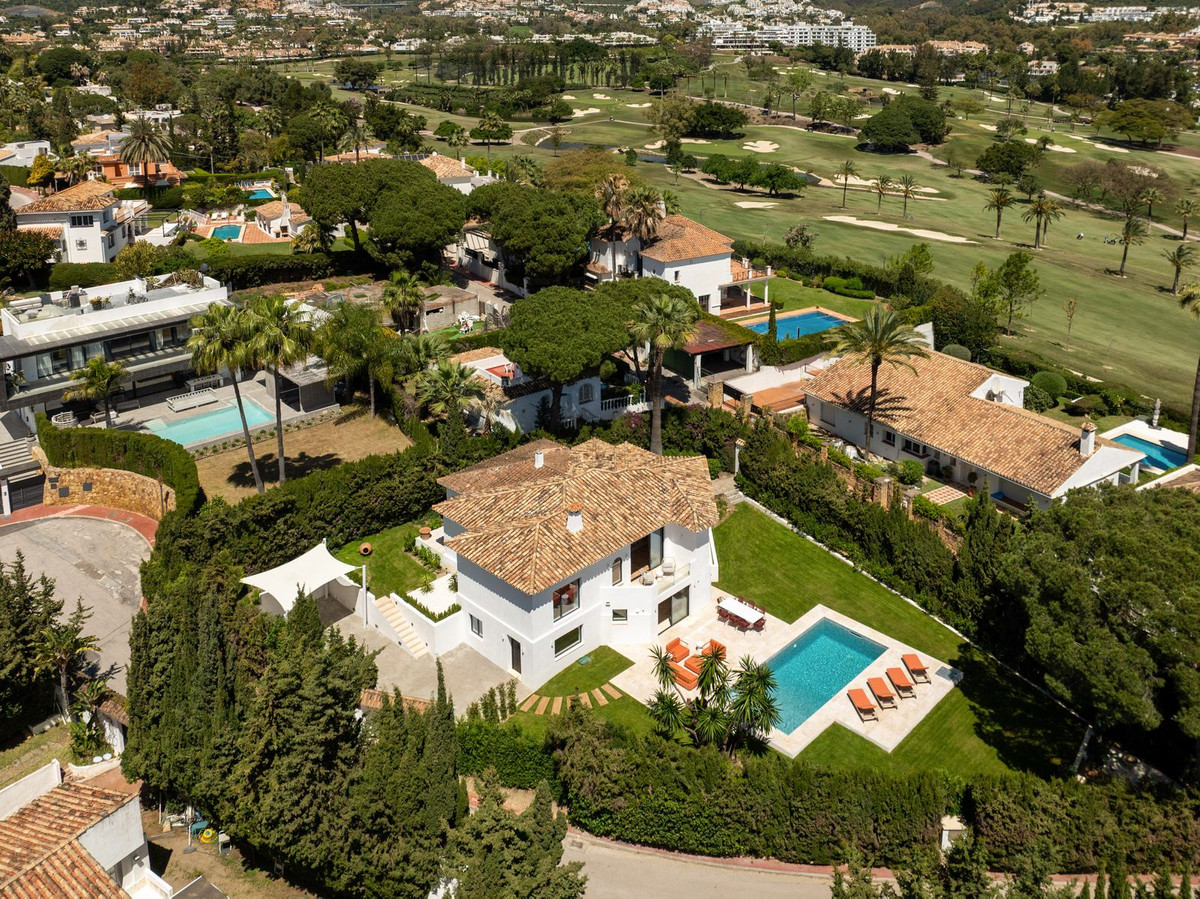 Villa for sale in Nueva Andalucía, Málaga, Spain