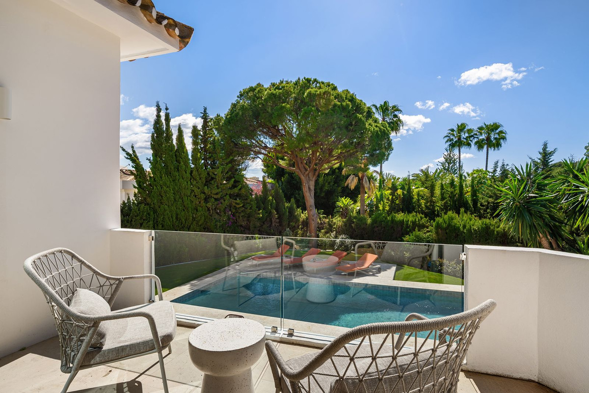 Villa for sale in Nueva Andalucía, Málaga, Spain
