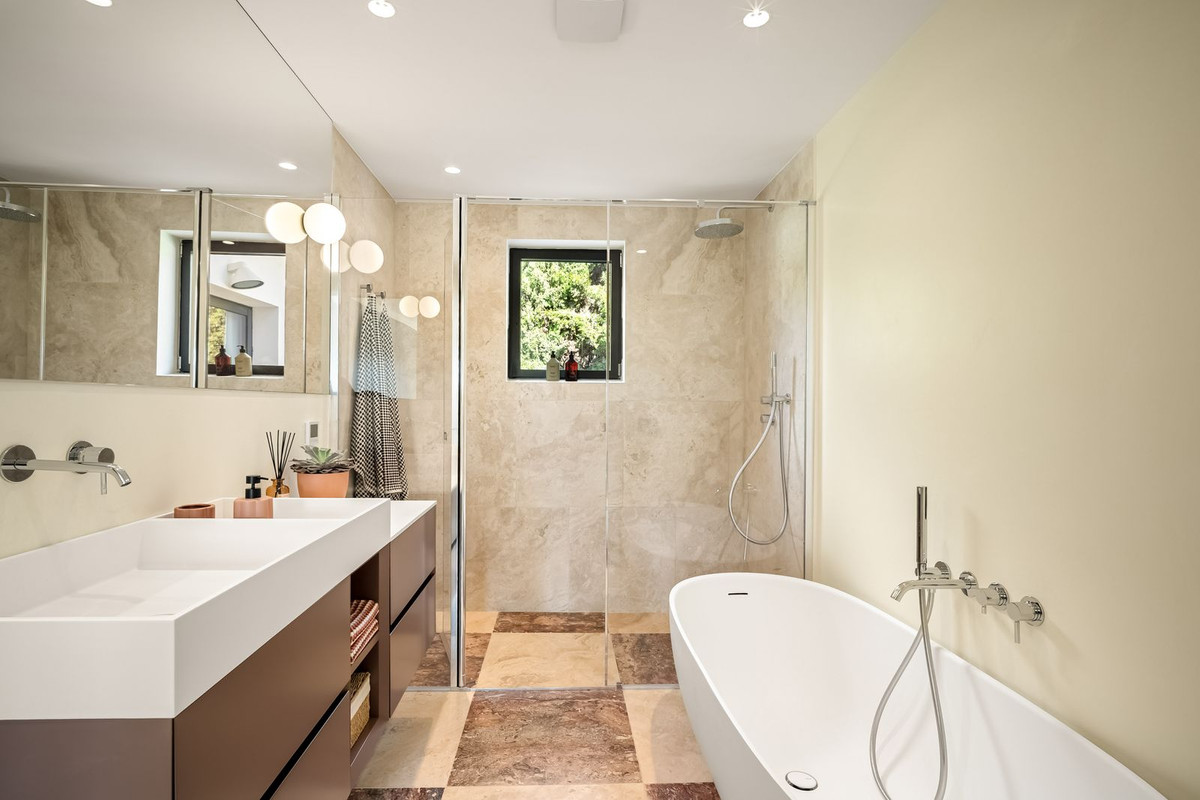 Villa for sale in Nueva Andalucía, Málaga, Spain
