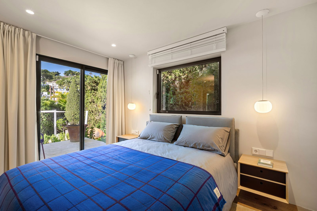 Villa for sale in Nueva Andalucía, Málaga, Spain