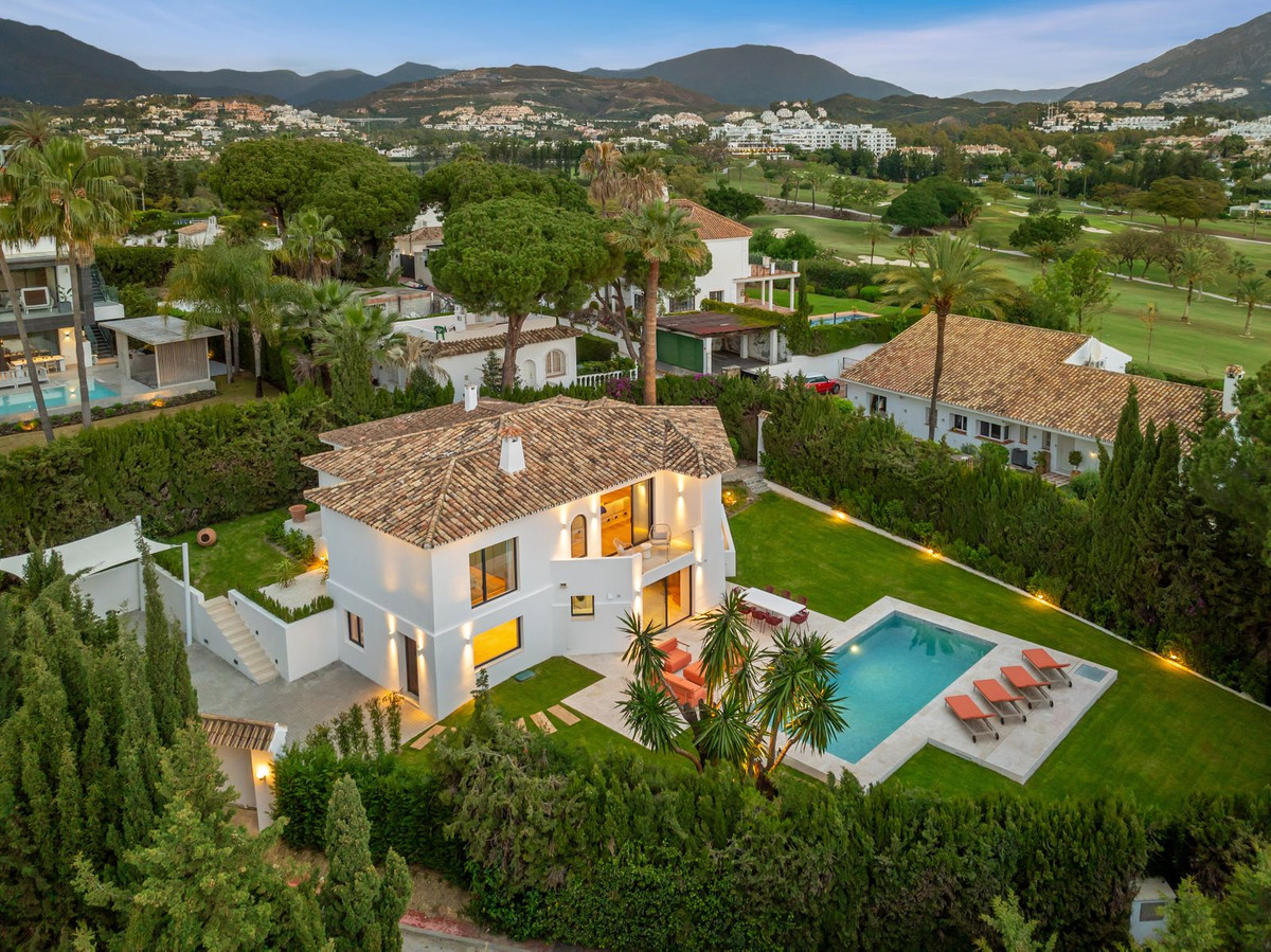 Villa for sale in Nueva Andalucía, Málaga, Spain
