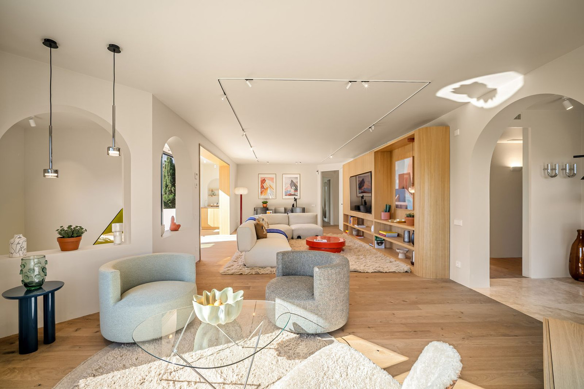 Villa for sale in Nueva Andalucía, Málaga, Spain