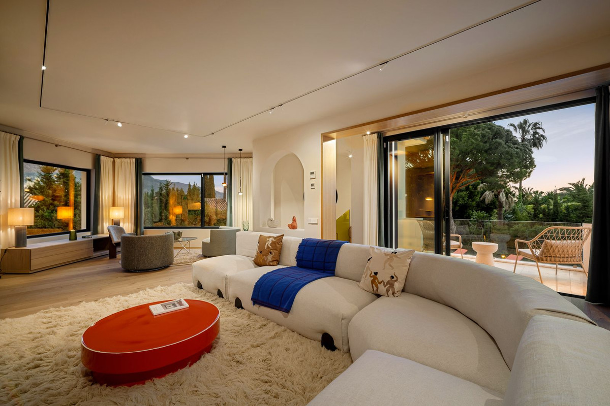 Villa for sale in Nueva Andalucía, Málaga, Spain