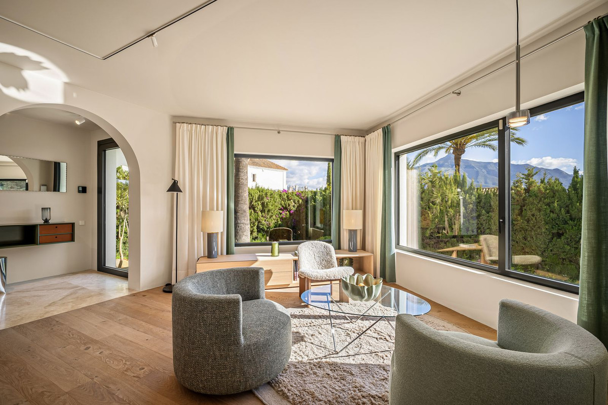 Villa for sale in Nueva Andalucía, Málaga, Spain