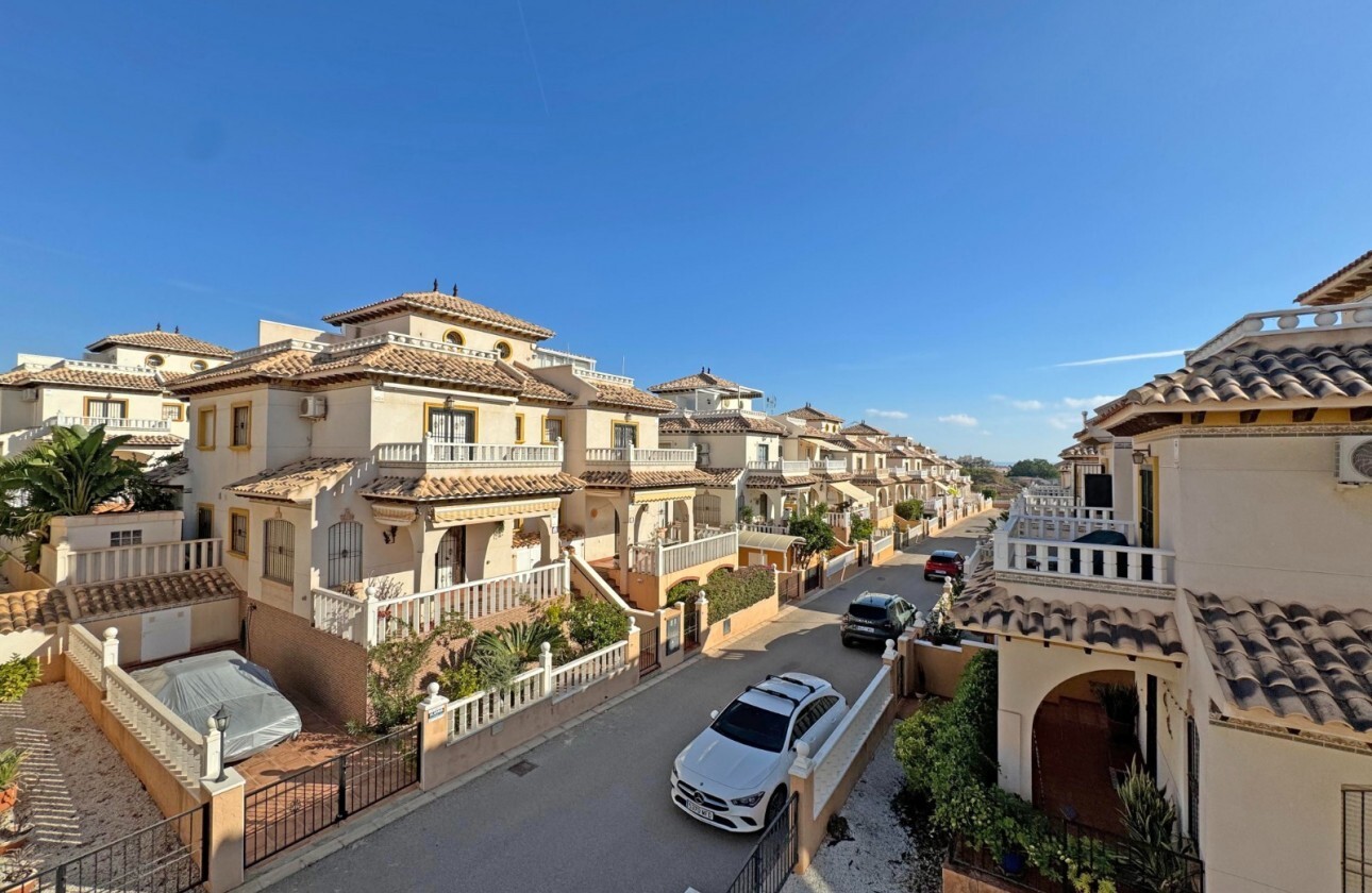 Bungalow for sale in Lomas De Caboroig, Alicante, Spain