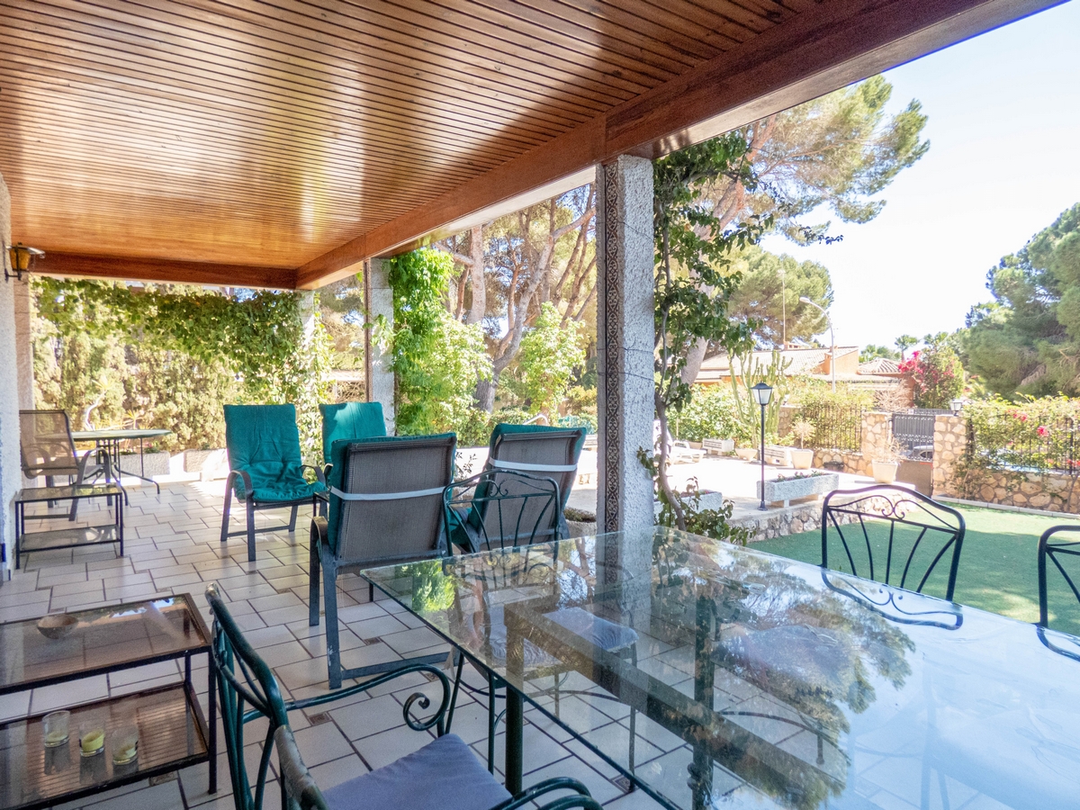 Villa for sale in Dehesa De Campoamor, Alicante, Spain