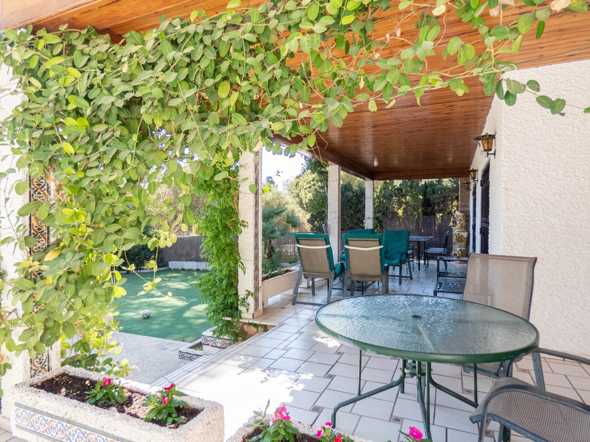 Villa for sale in Dehesa De Campoamor, Alicante, Spain