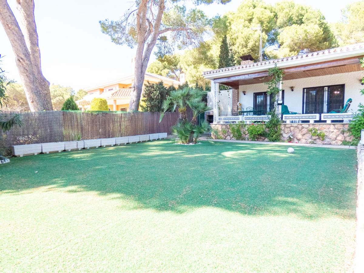 Villa for sale in Dehesa De Campoamor, Alicante, Spain