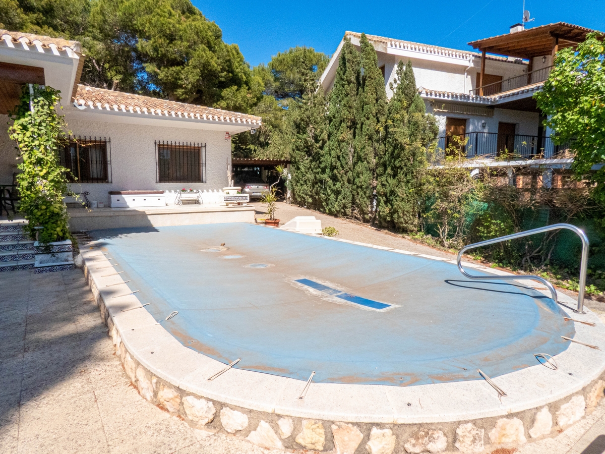 Villa for sale in Dehesa De Campoamor, Alicante, Spain