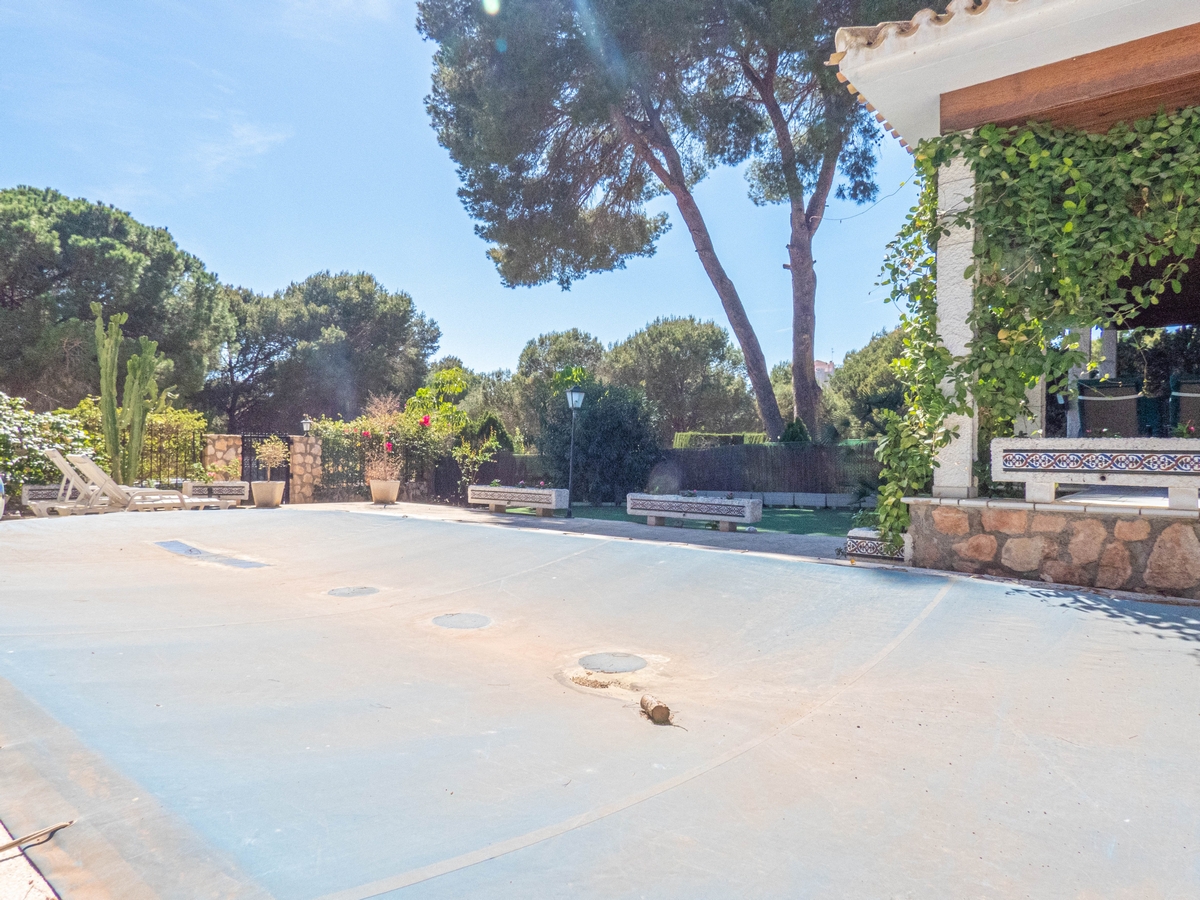 Villa for sale in Dehesa De Campoamor, Alicante, Spain