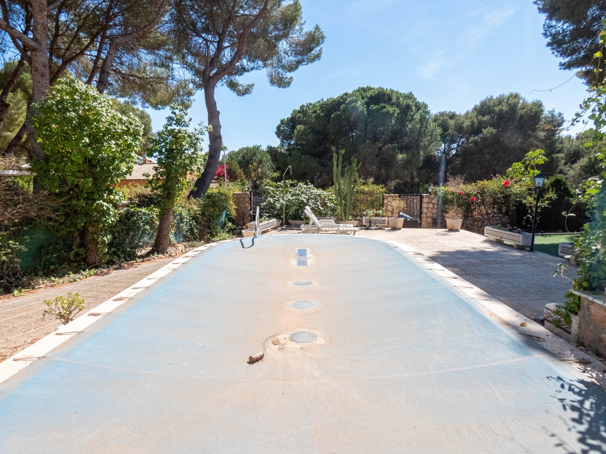 Villa for sale in Dehesa De Campoamor, Alicante, Spain