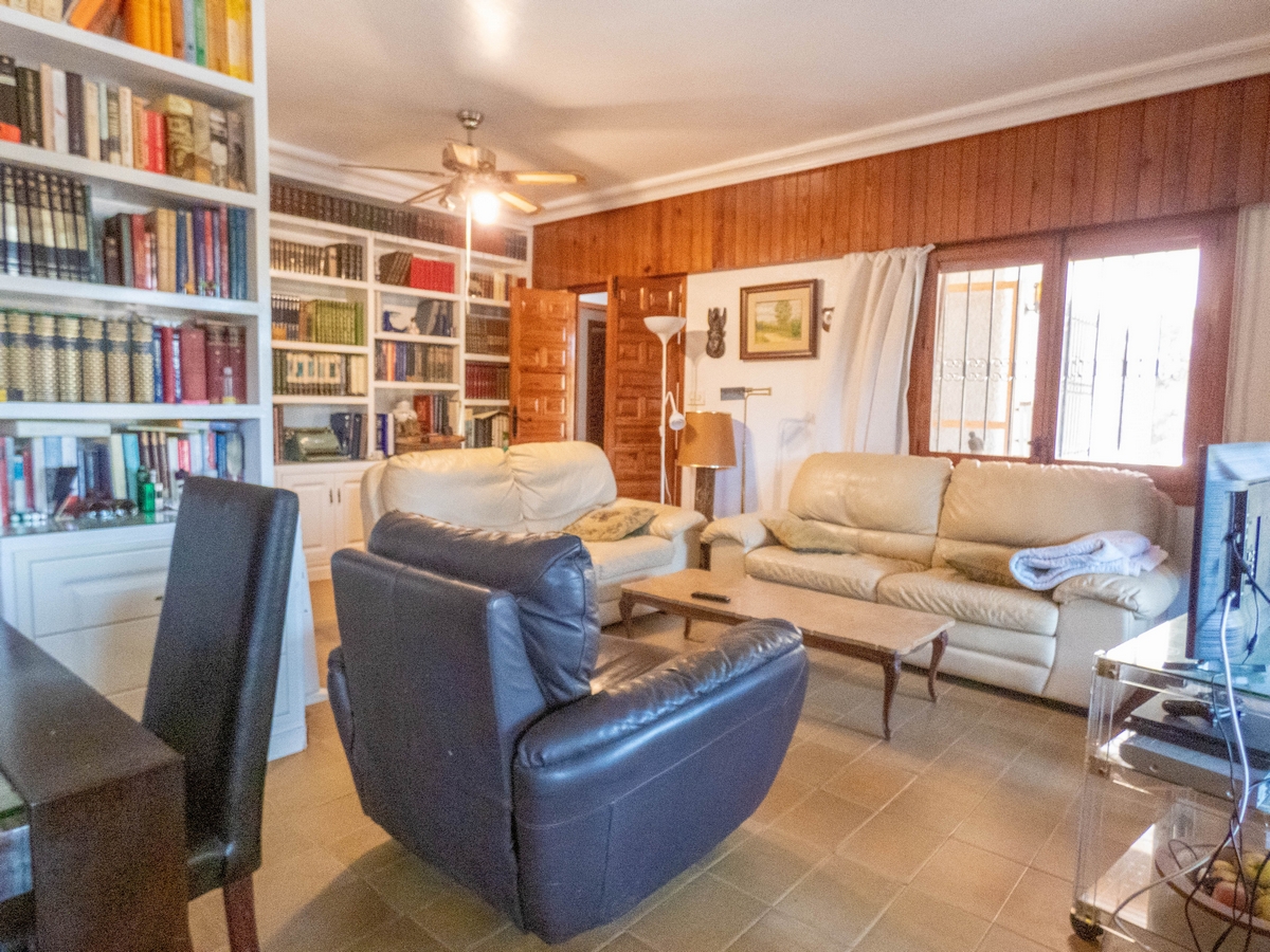 Villa for sale in Dehesa De Campoamor, Alicante, Spain