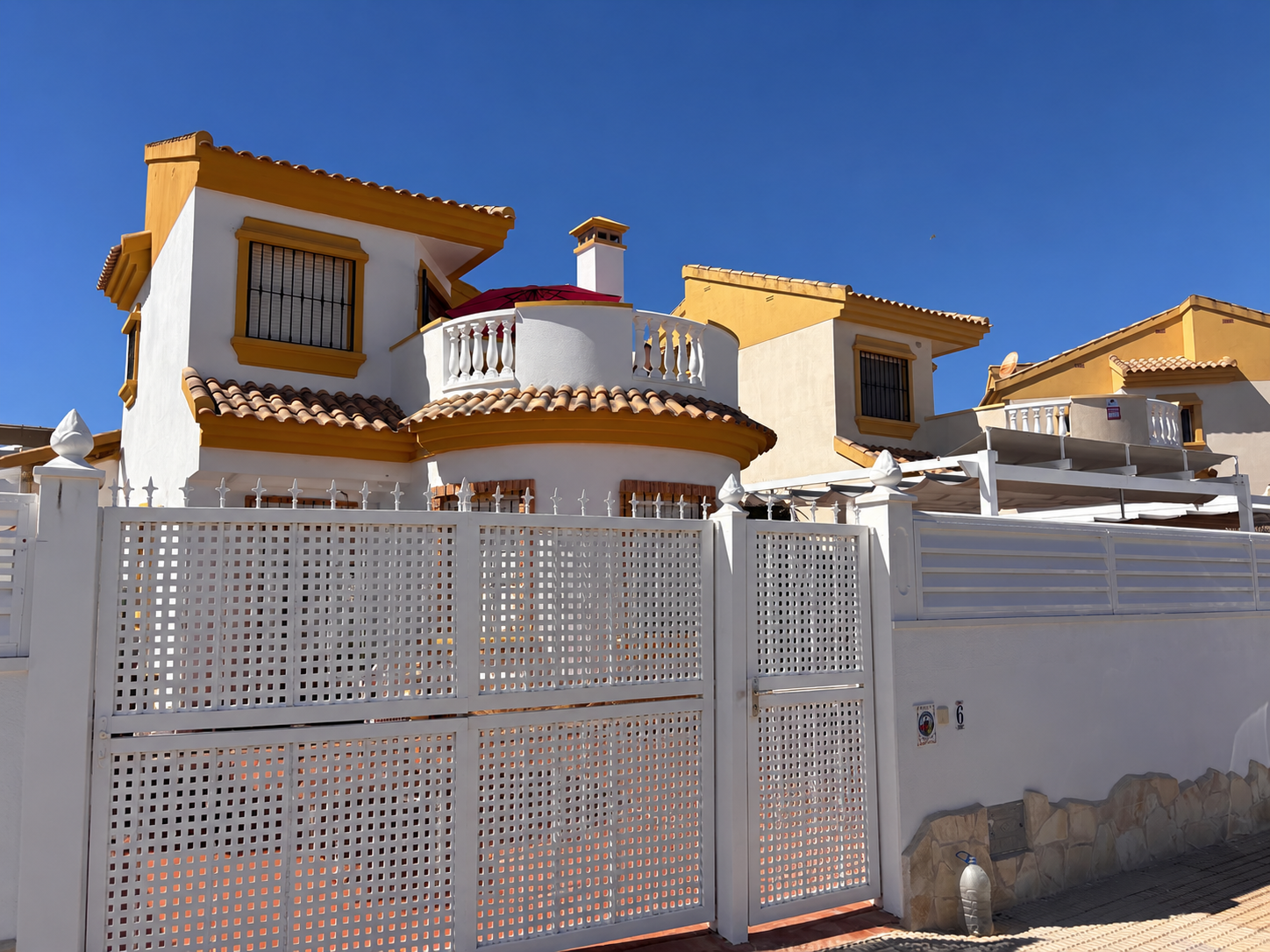Villa for sale in El Campo, Alicante, Spain