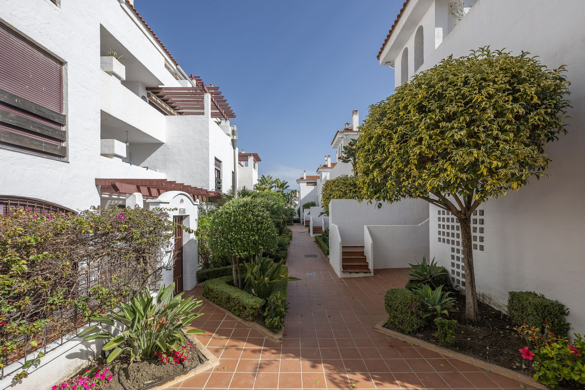 Apartment for sale in Nueva Andalucía, Málaga, Spain