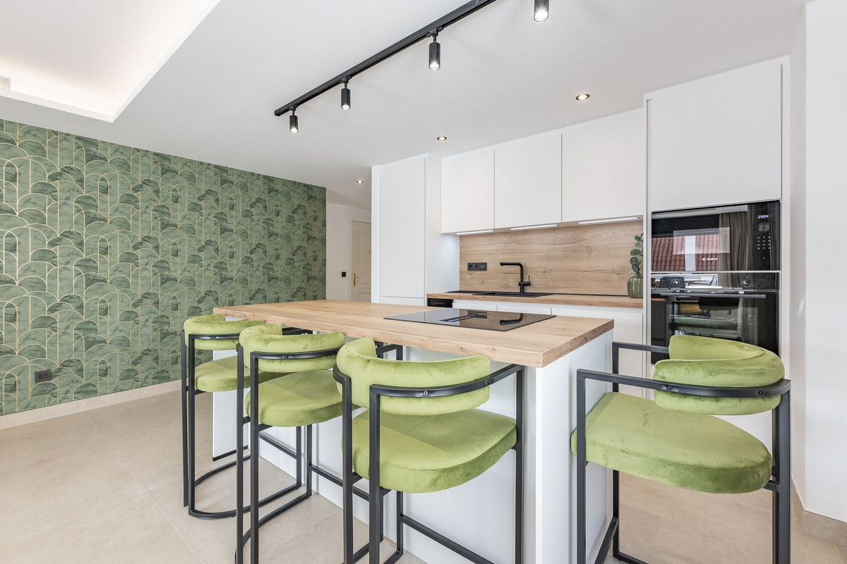 Apartment for sale in Nueva Andalucía, Málaga, Spain