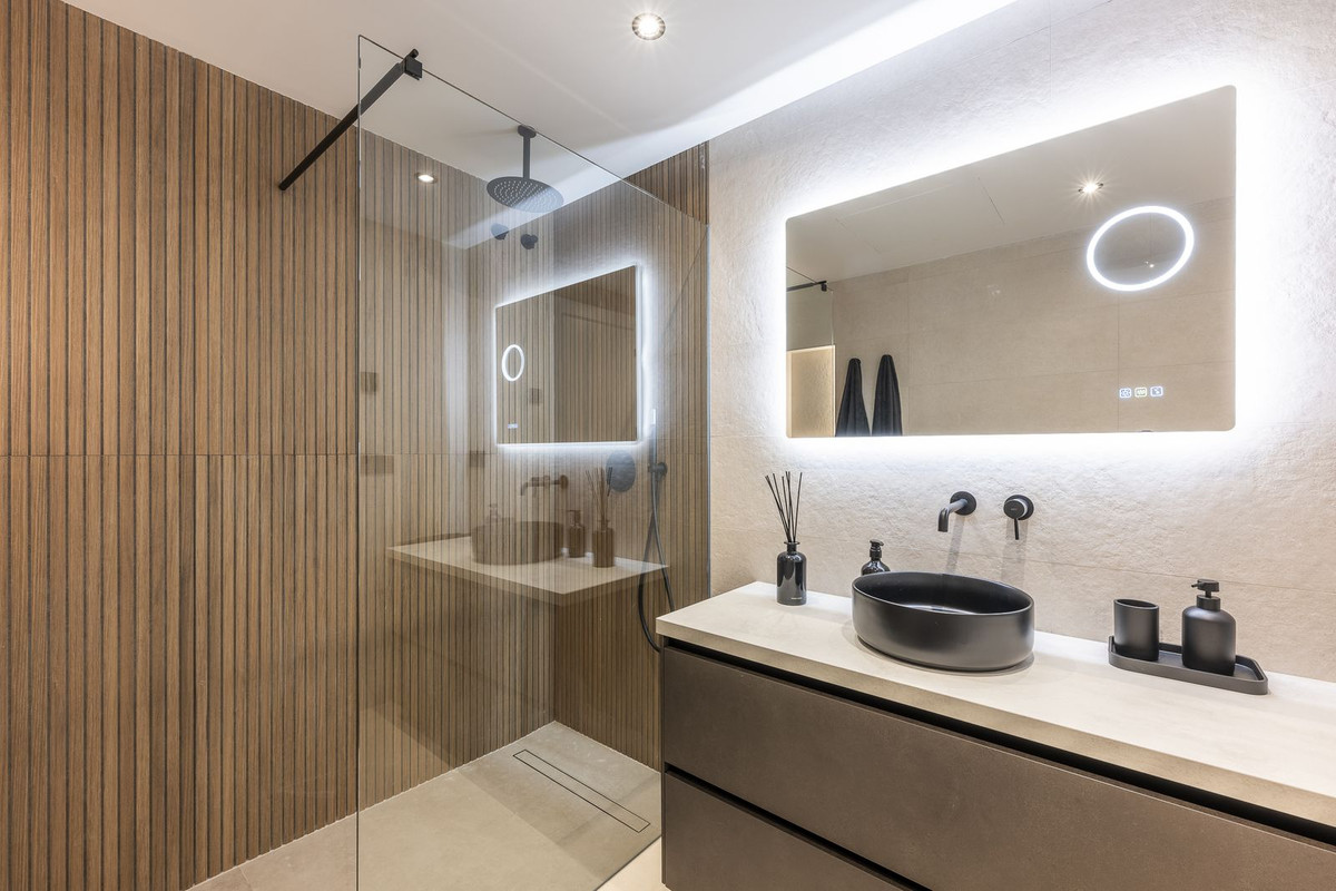 Apartment for sale in Nueva Andalucía, Málaga, Spain