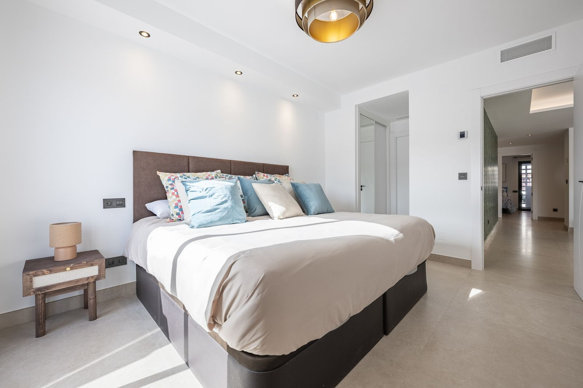 Apartment for sale in Nueva Andalucía, Málaga, Spain