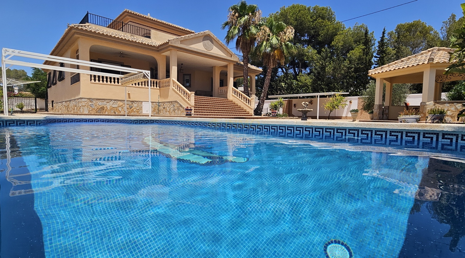 Villa for sale in Pinar De Campoverde, Alicante, Spain