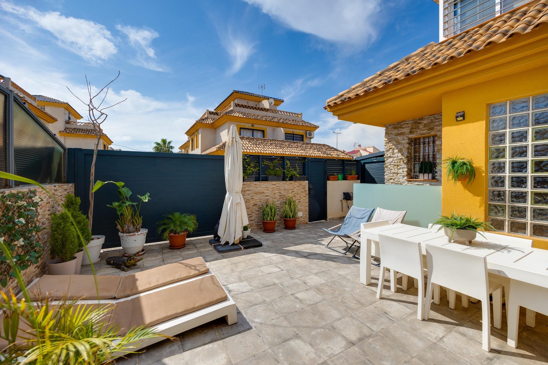 Villa en venta en Los Montesinos