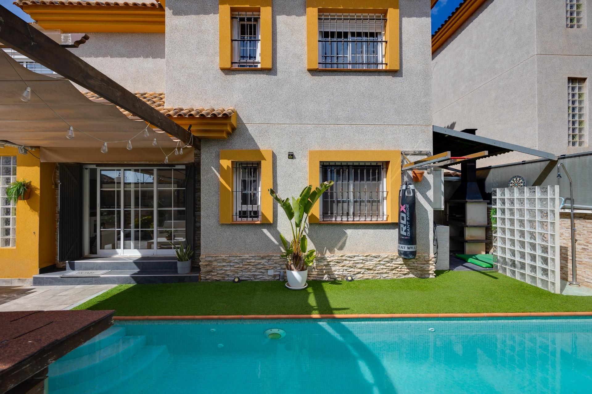 Villa en venta en Los Montesinos