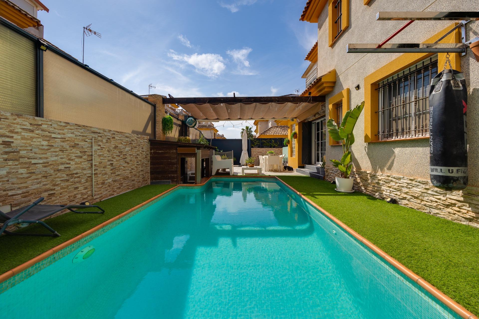 Villa en venta en Los Montesinos