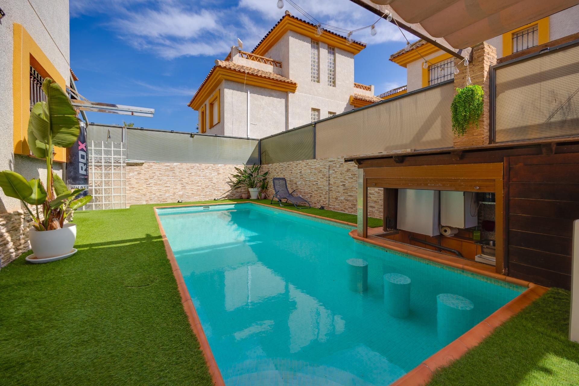 Villa en venta en Los Montesinos