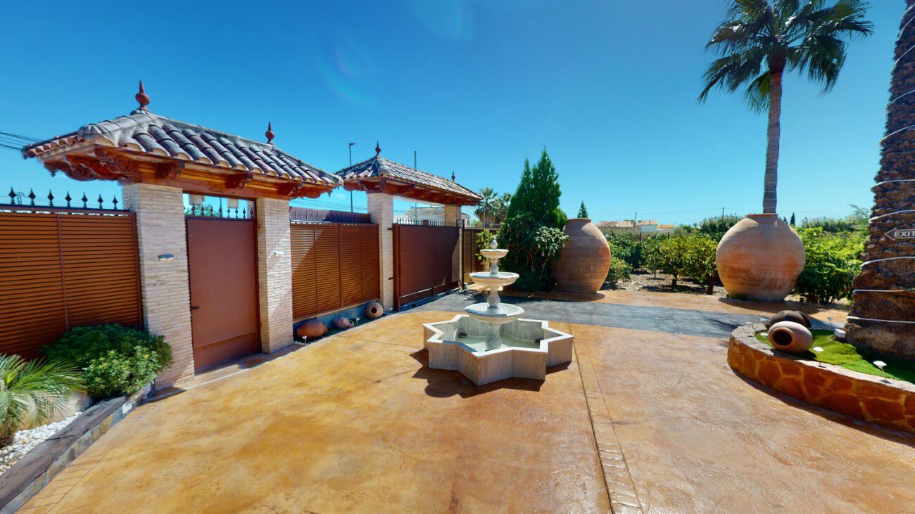 Villa for sale in Almoradi, Alicante, Spain