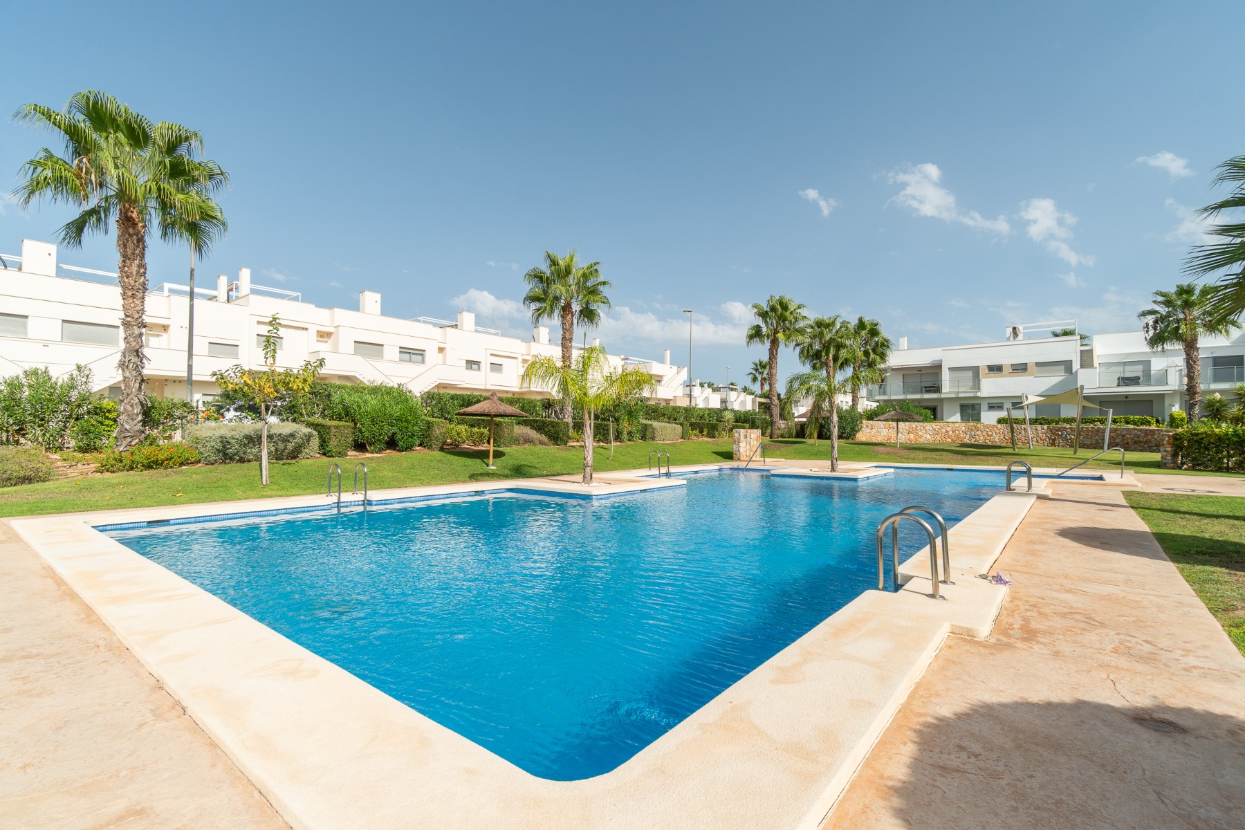 Bungalow for sale in Vistabella Golf Entre Naranjos, Alicante, Spain