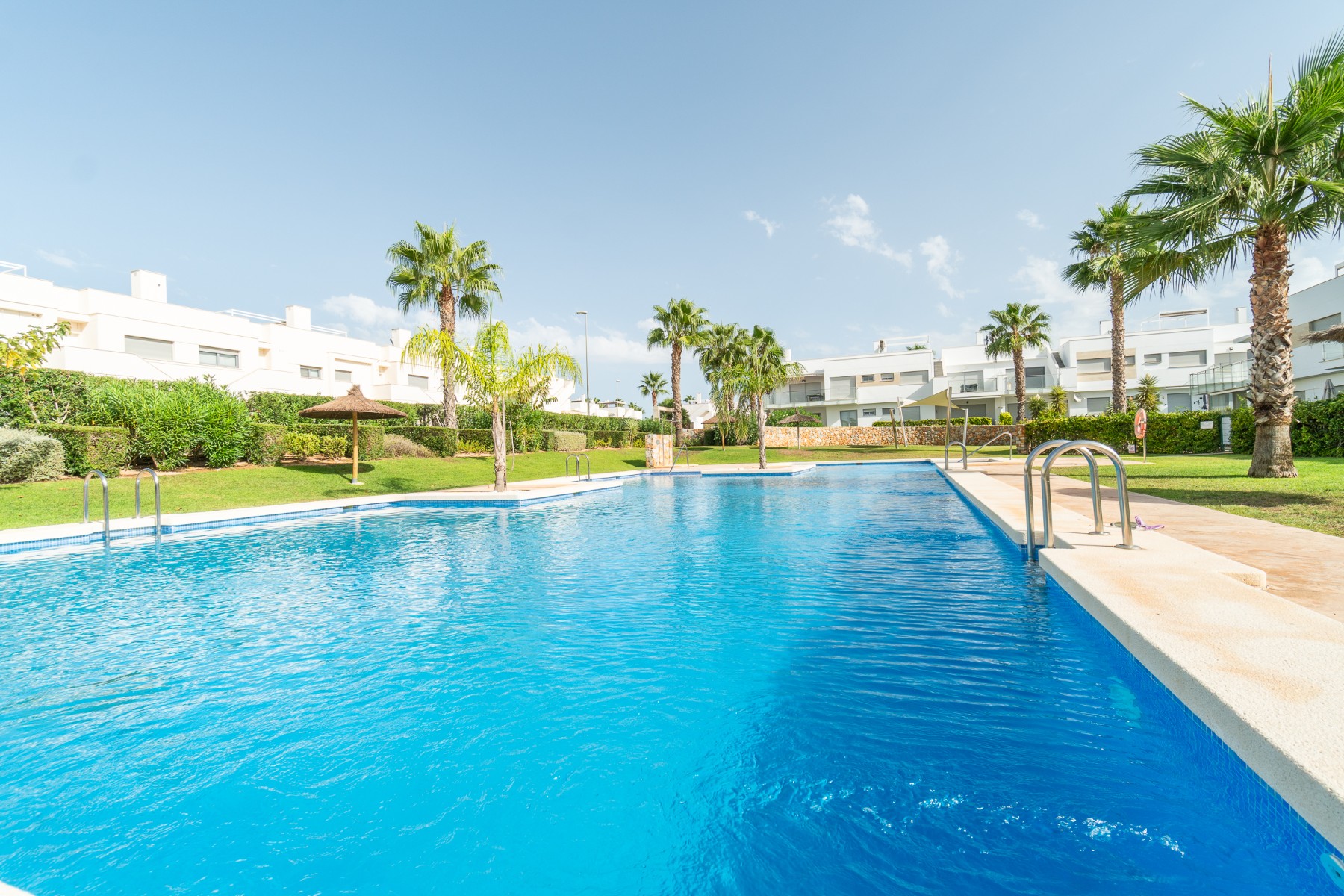 Bungalow for sale in Vistabella Golf Entre Naranjos, Alicante, Spain
