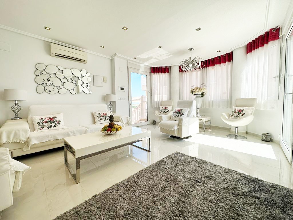 Villa en venta en San Miguel De Salinas