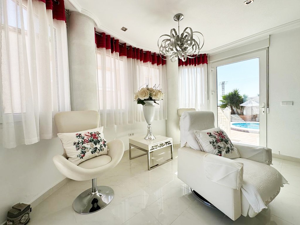 Villa en venta en San Miguel De Salinas