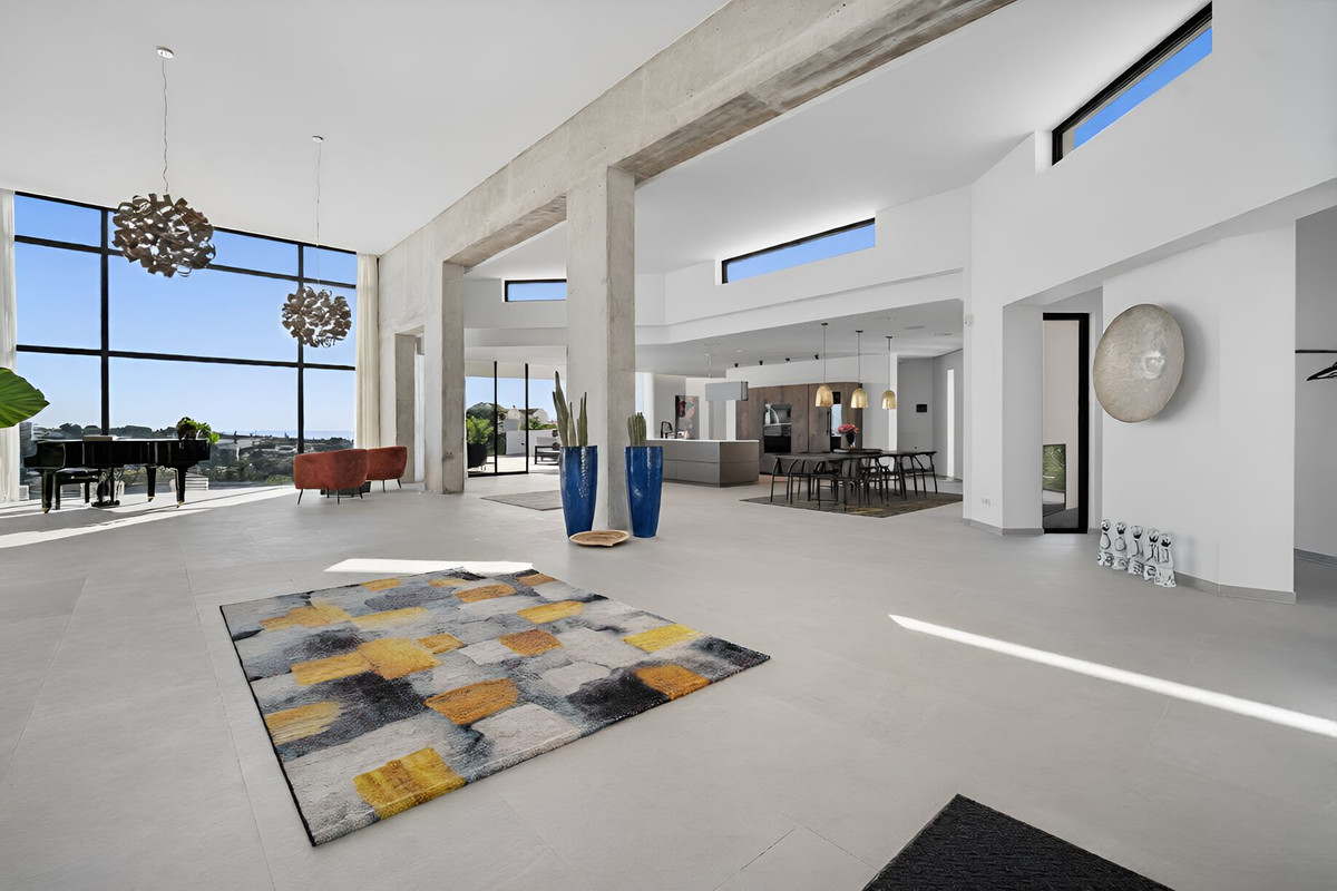Villa en venta en El Paraíso Estepona