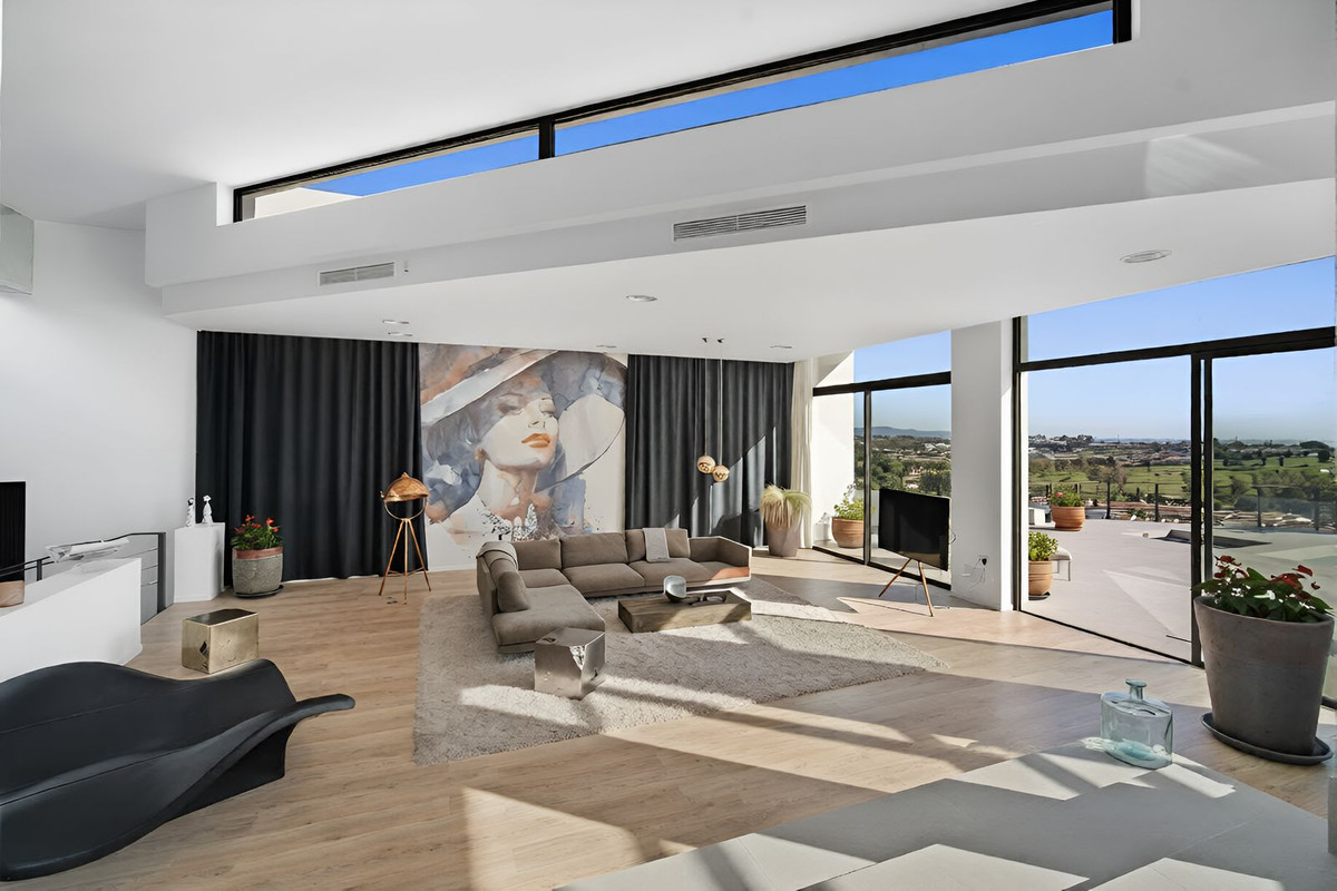 Villa en venta en El Paraíso Estepona
