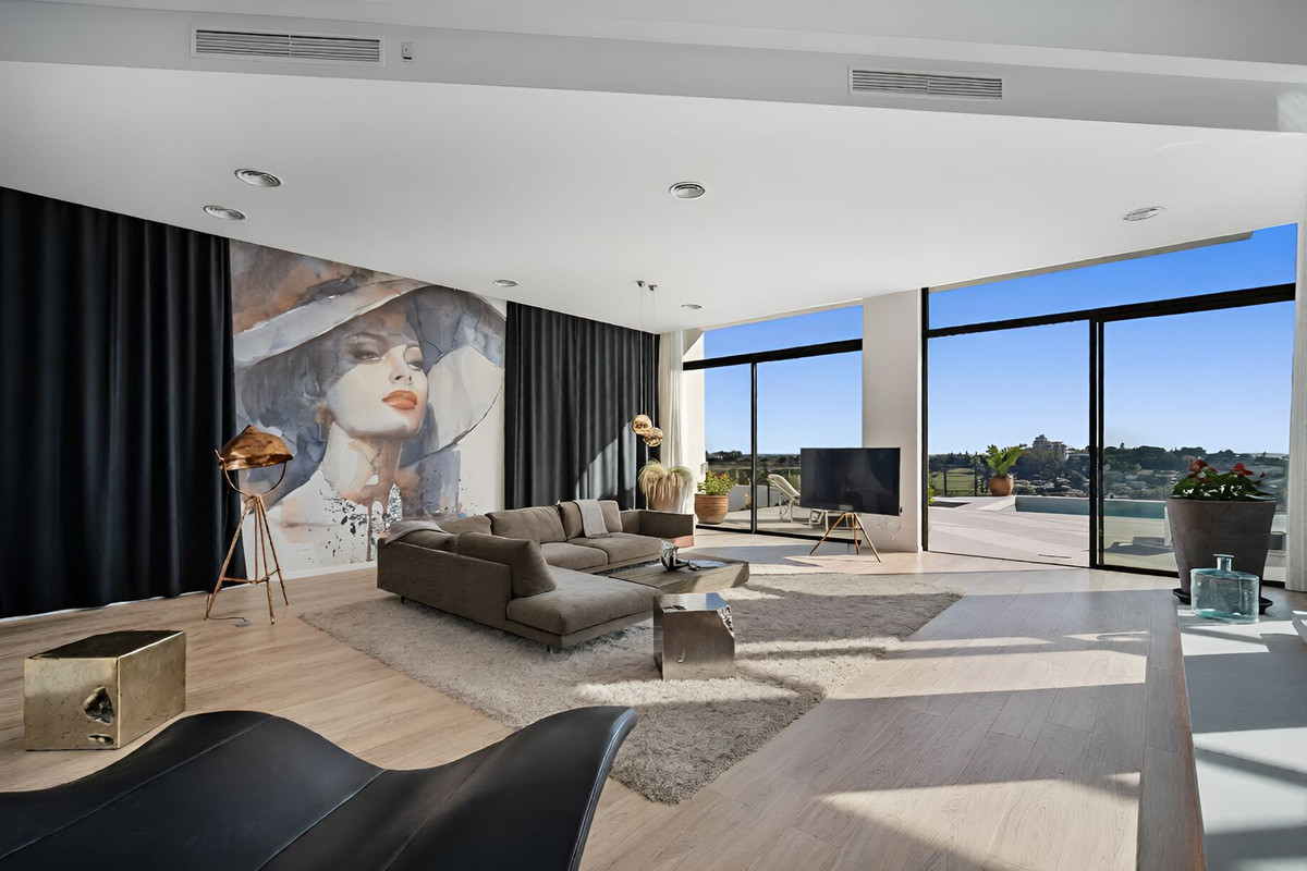 Villa en venta en El Paraíso Estepona