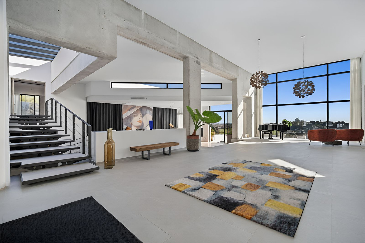 Villa en venta en El Paraíso Estepona