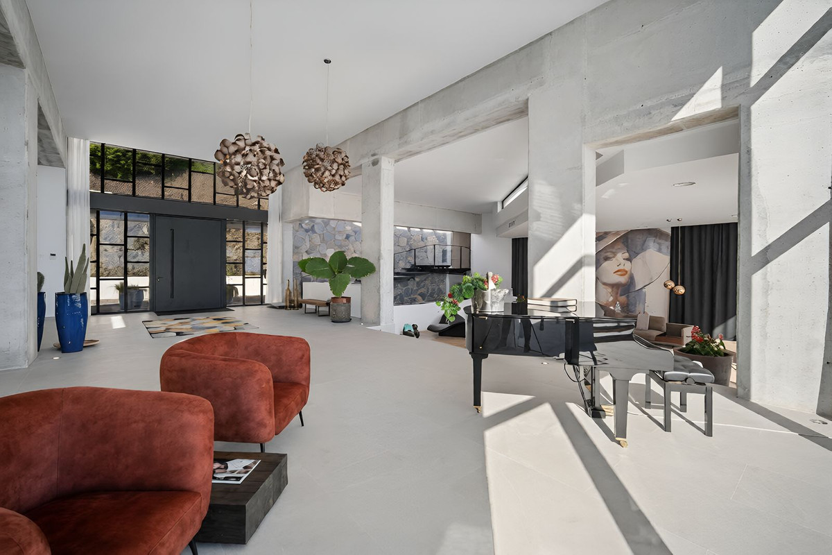 Villa en venta en El Paraíso Estepona