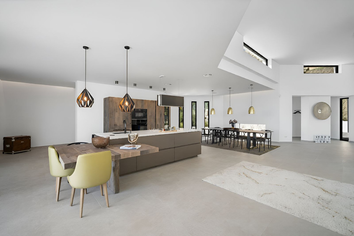 Villa en venta en El Paraíso Estepona