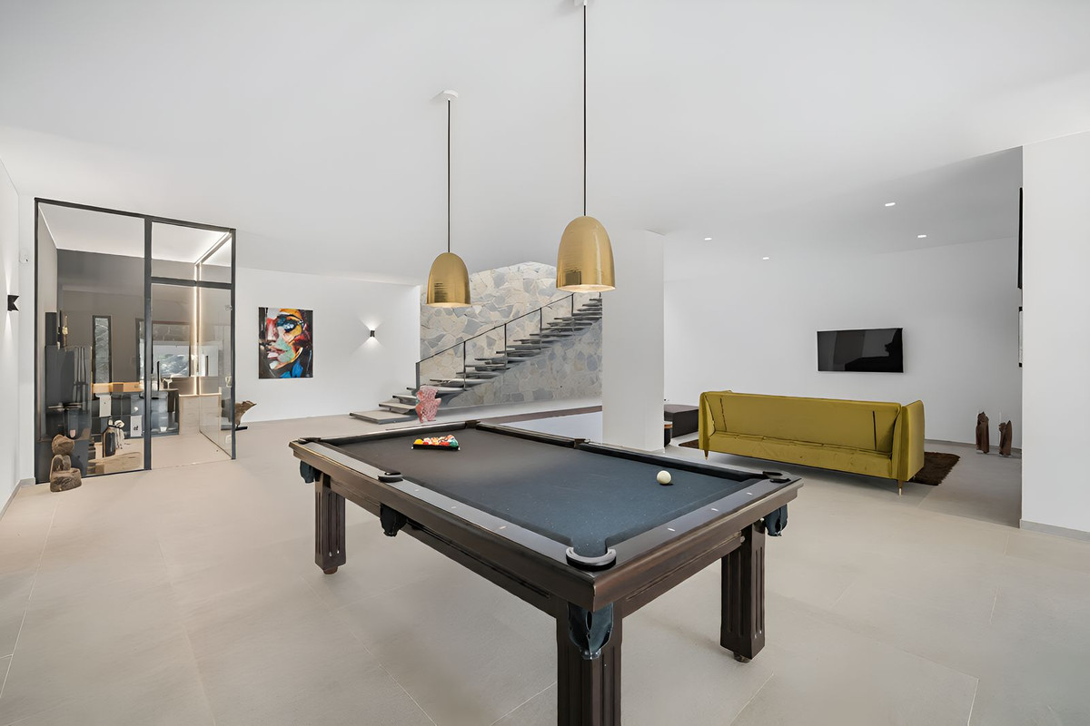 Villa en venta en El Paraíso Estepona