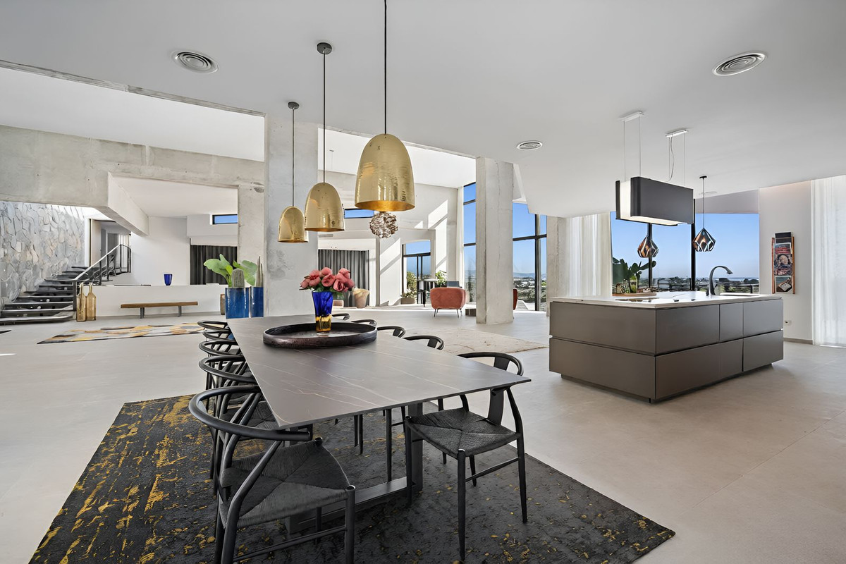 Villa en venta en El Paraíso Estepona