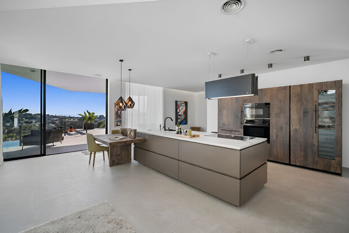 Villa en venta en El Paraíso Estepona