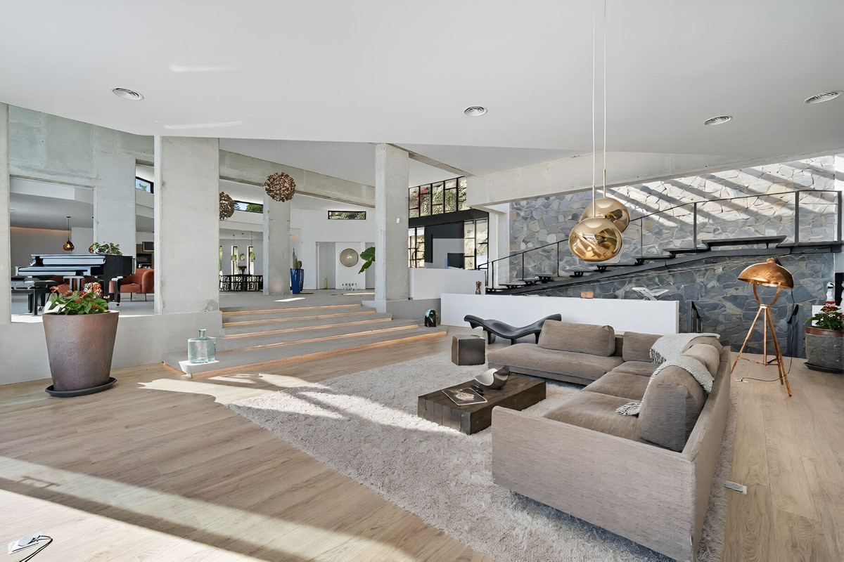 Villa en venta en El Paraíso Estepona