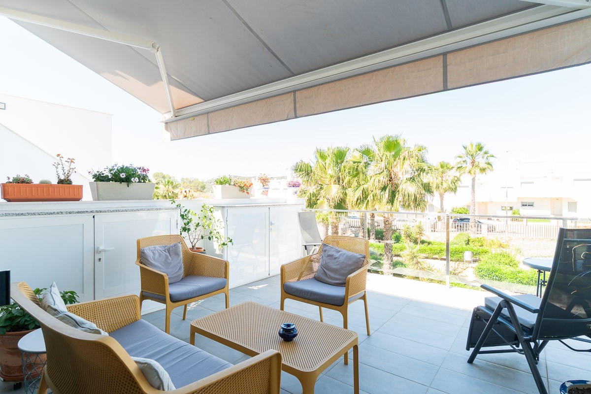 Bungalow for sale in Vistabella Golf Entre Naranjos, Alicante, Spain