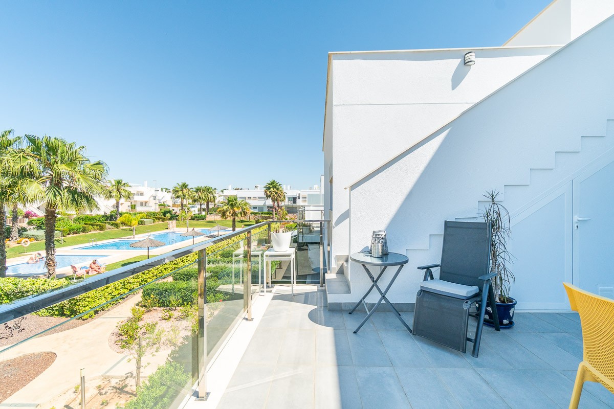 Bungalow for sale in Vistabella Golf Entre Naranjos, Alicante, Spain