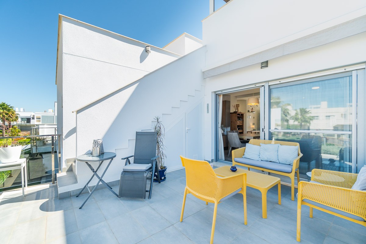 Bungalow for sale in Vistabella Golf Entre Naranjos, Alicante, Spain