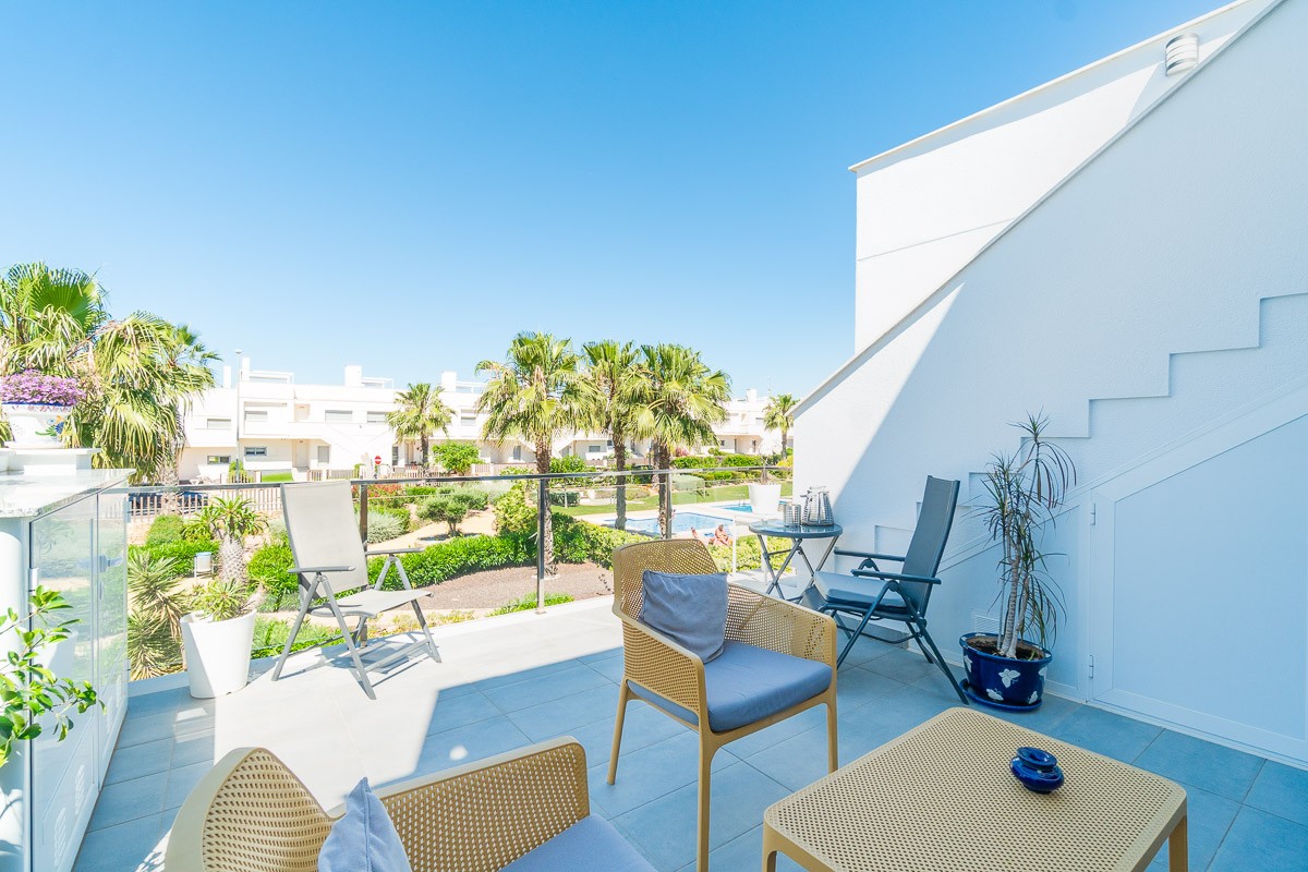 Bungalow for sale in Vistabella Golf Entre Naranjos, Alicante, Spain