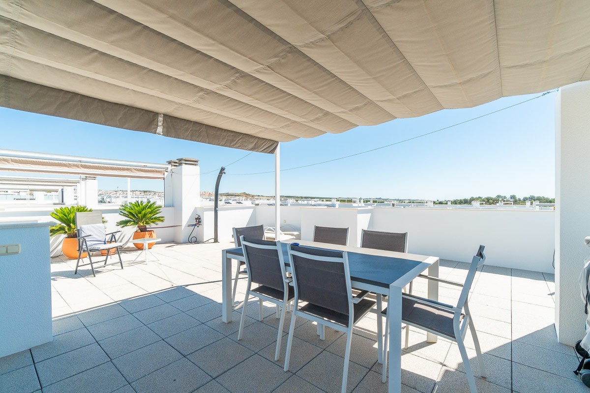 Bungalow for sale in Vistabella Golf Entre Naranjos, Alicante, Spain