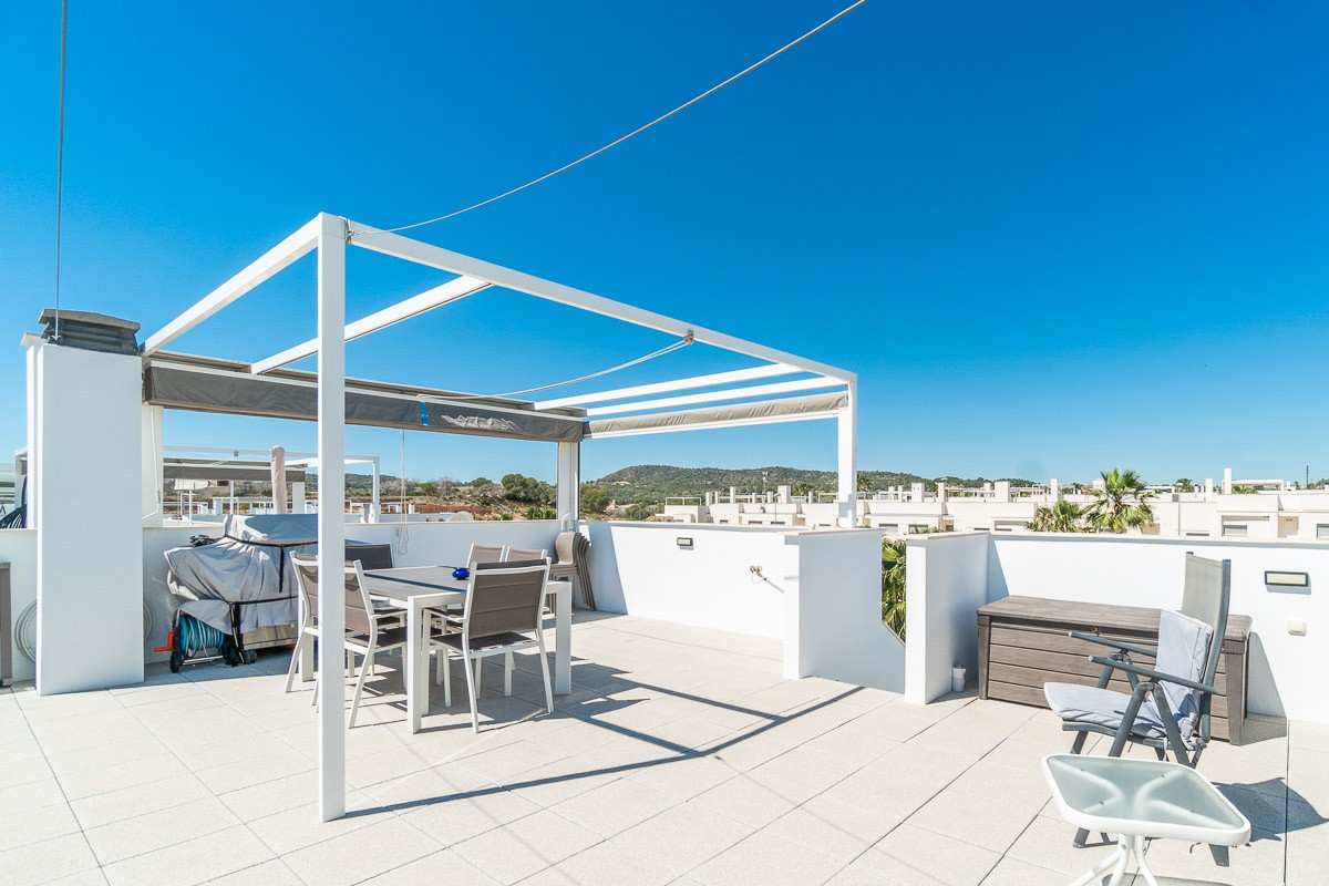 Bungalow for sale in Vistabella Golf Entre Naranjos, Alicante, Spain
