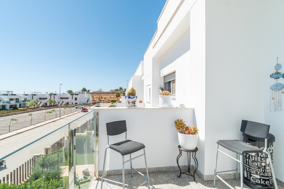 Bungalow for sale in Vistabella Golf Entre Naranjos, Alicante, Spain